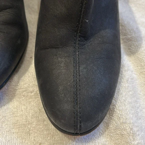 LLBean women black leather ankle boots /booties. Beautiful black leather. - Picture 8 of 9